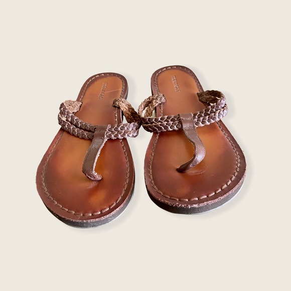 Maurice’s Braided Flip Flop Faux Leather! Size 8! - Picture 3 of 7